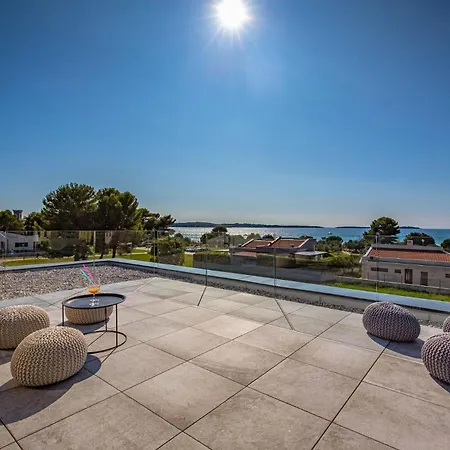 A In For 8 2 Persons With Infinity Pool Only 100 Meters From The Sea * Fažana