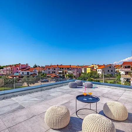 A In For 8 2 Persons With Infinity Pool Only 100 Meters From The Sea Fažana