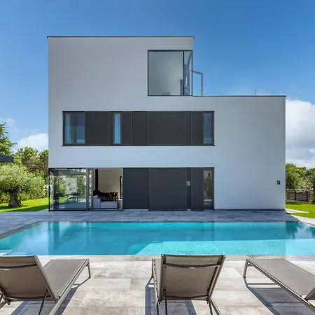 A In For 8 2 Persons With Infinity Pool Only 100 Meters From The Sea Villa