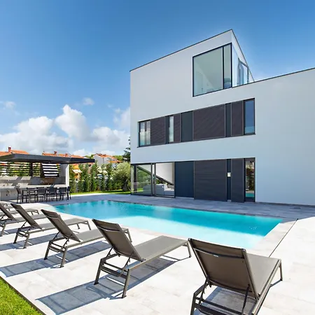 A In For 8 2 Persons With Infinity Pool Only 100 Meters From The Sea Villa *